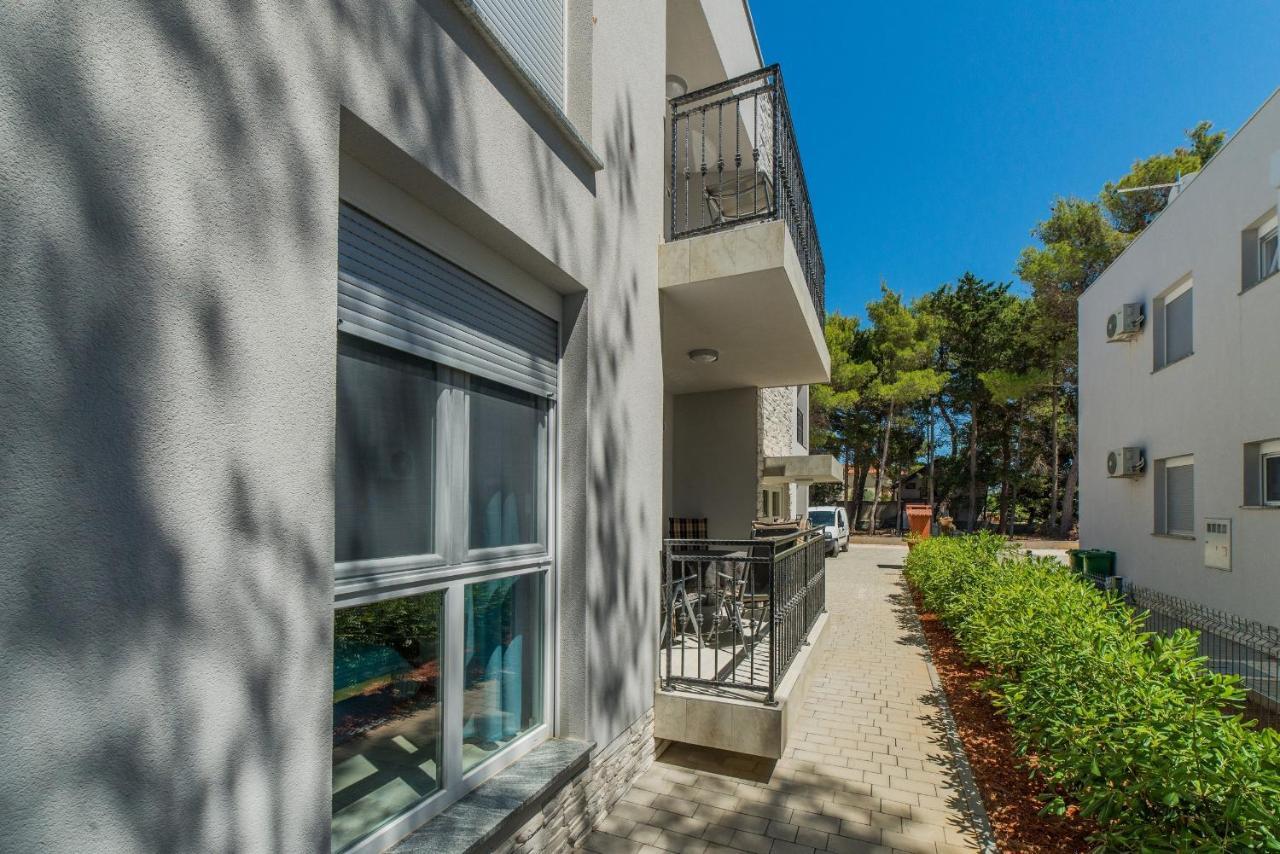 Apartments Djian Vir Exterior photo