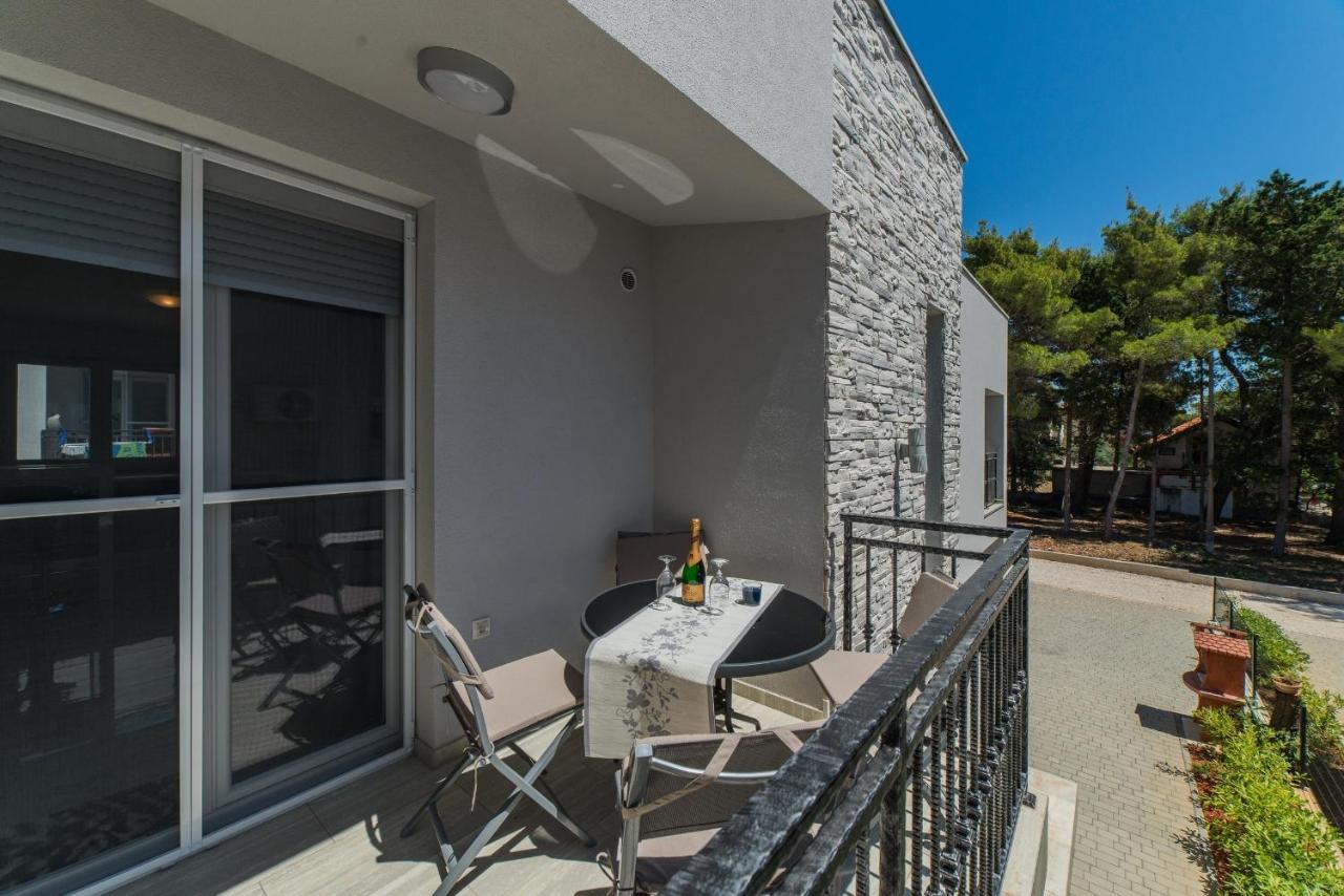Apartments Djian Vir Exterior photo